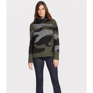 NWOT— RD STYLE Camo Turtleneck Sweater (XS)